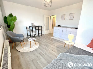 Wohn-/Schlafzimmer, Küche