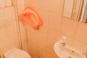 separates WC