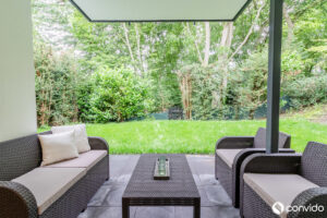 Terrasse mit Garten