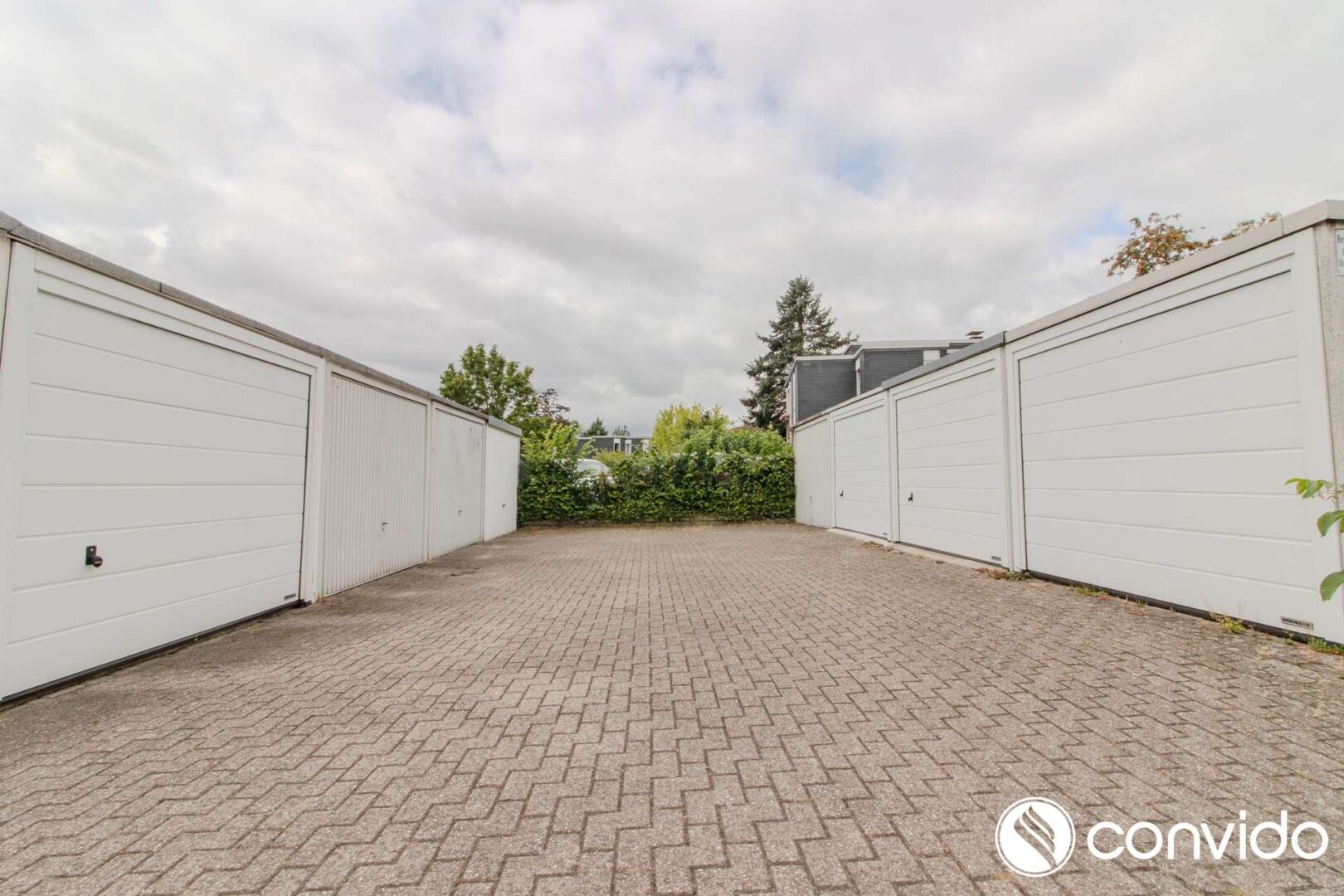 Garagenhof mit 2. Garage